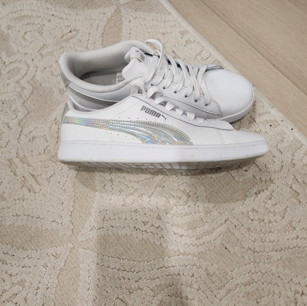 Womens Puma White Silver Iridescent Hologrpahic Softfoam+ Shoes - Size 9